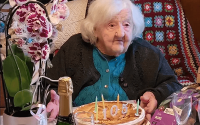 Simone Rousseau, 105 ans : un exemple de résilience et d’autonomie à domicile